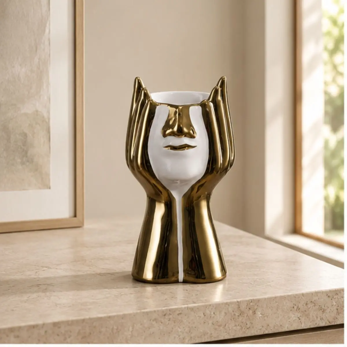 Cachepô Decorativo Hands Branco e Dourado 21x11,5cm