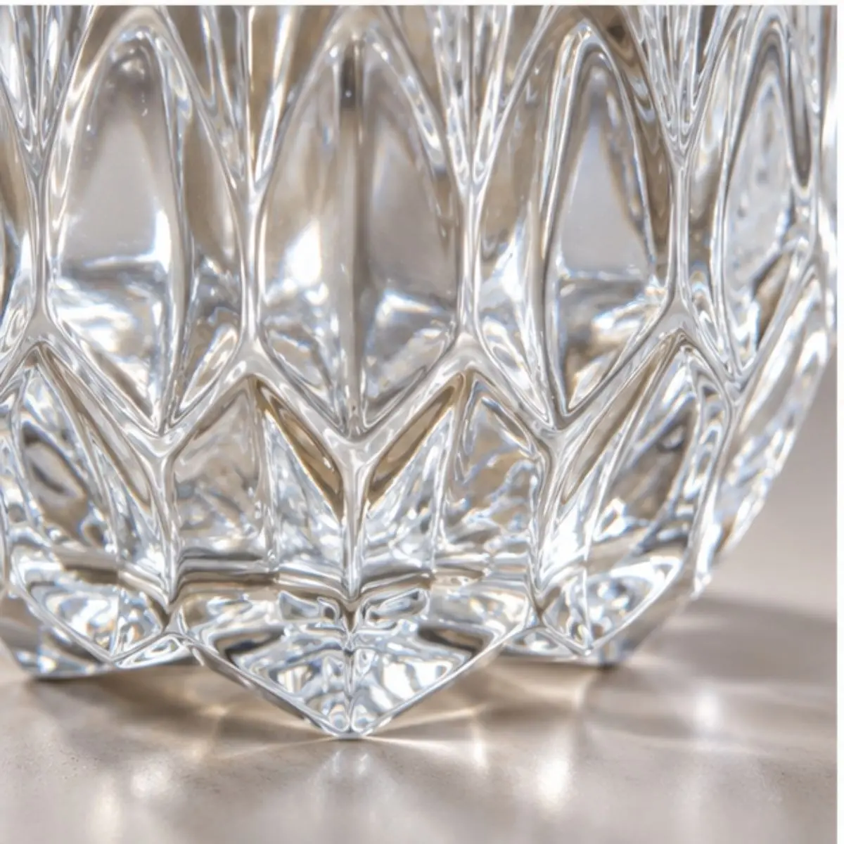 Vaso Decorativo de Vidro Transparente com Relevo Elegante